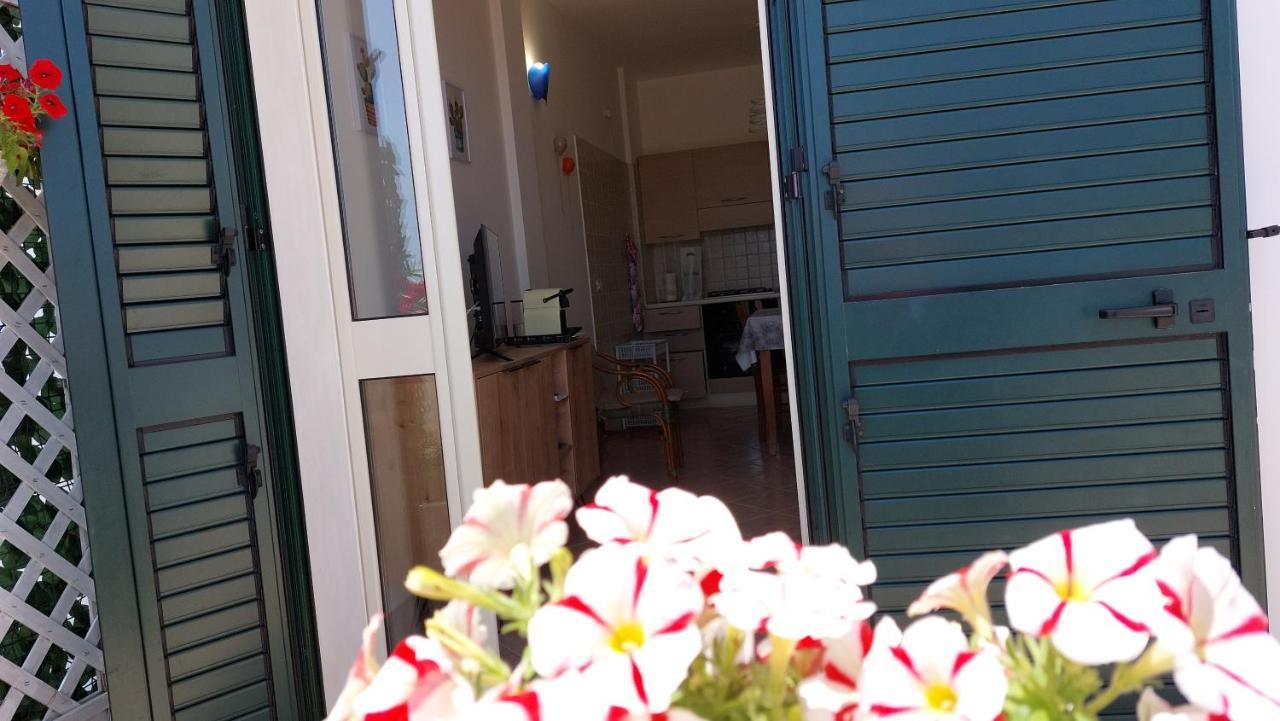 Lovely House Risveglio Fronte Mare Marina Di Pescoluse Luaran gambar